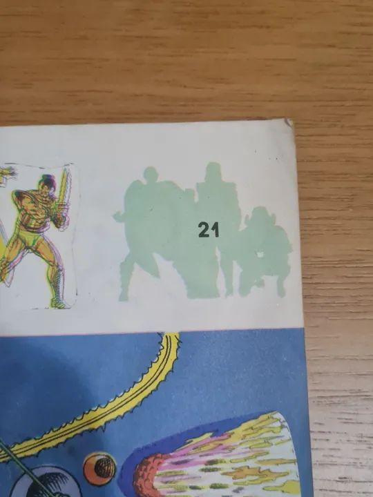 Álbuns super powers faltando 22 figurinhas  - Foto 2