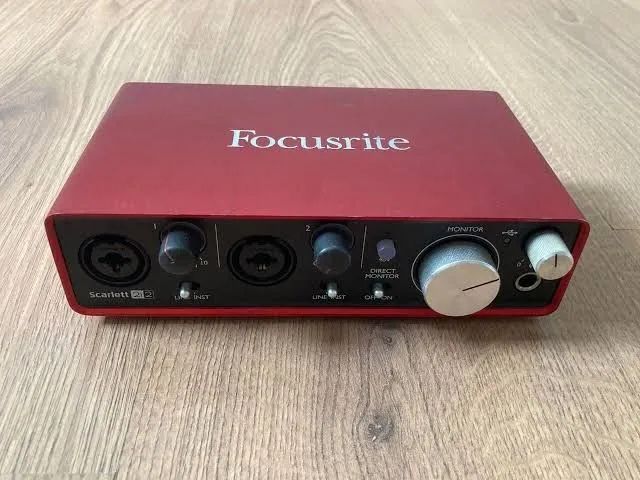 Focusrite Scarlett 2i2 - Interface de Áudio 2 geração 