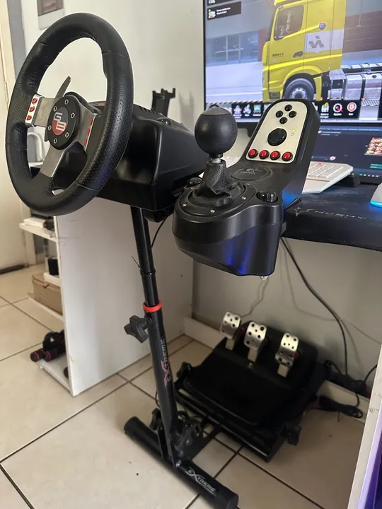 Volante Logitec G27 excelente estado com suporte e addon F1