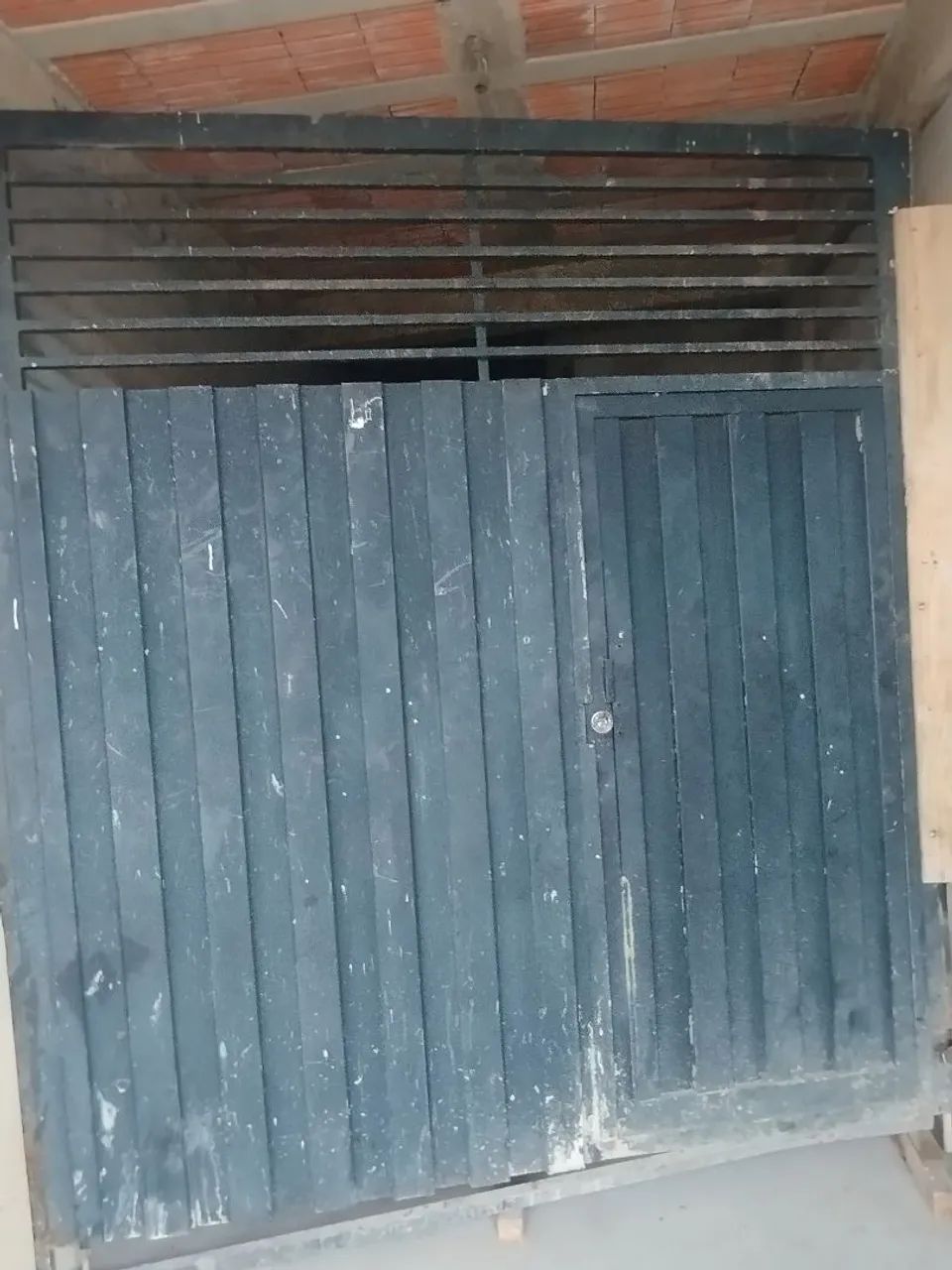 Portão de abrir com portão social - Foto 2