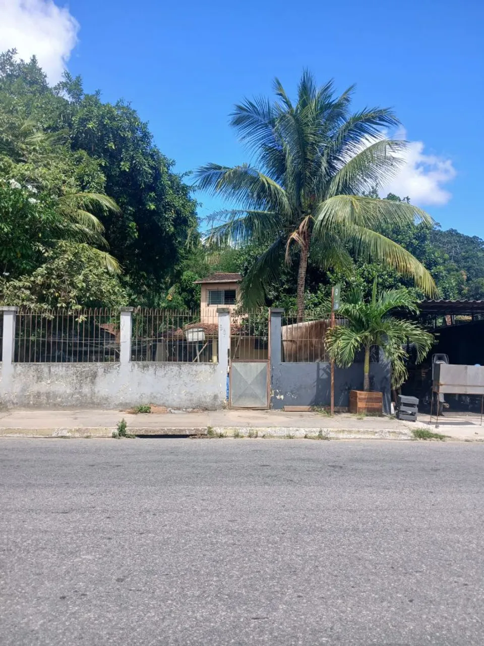 Vende- se esse ótimo sítio.