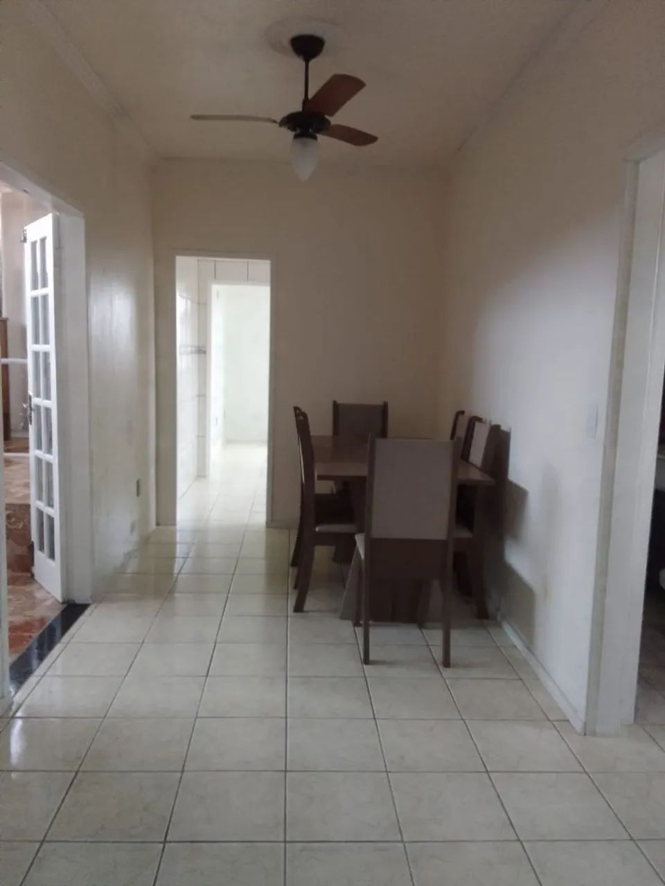 Alugo apartamento.