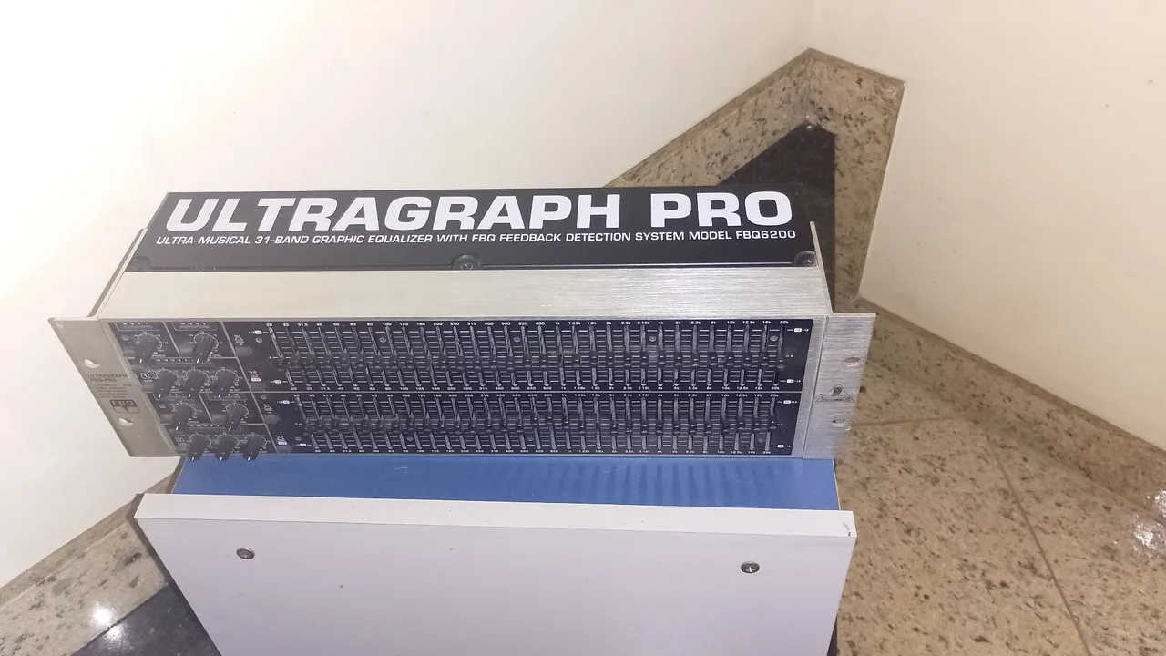 Equalizador Behringer Ultragraph Pro FBQ6200