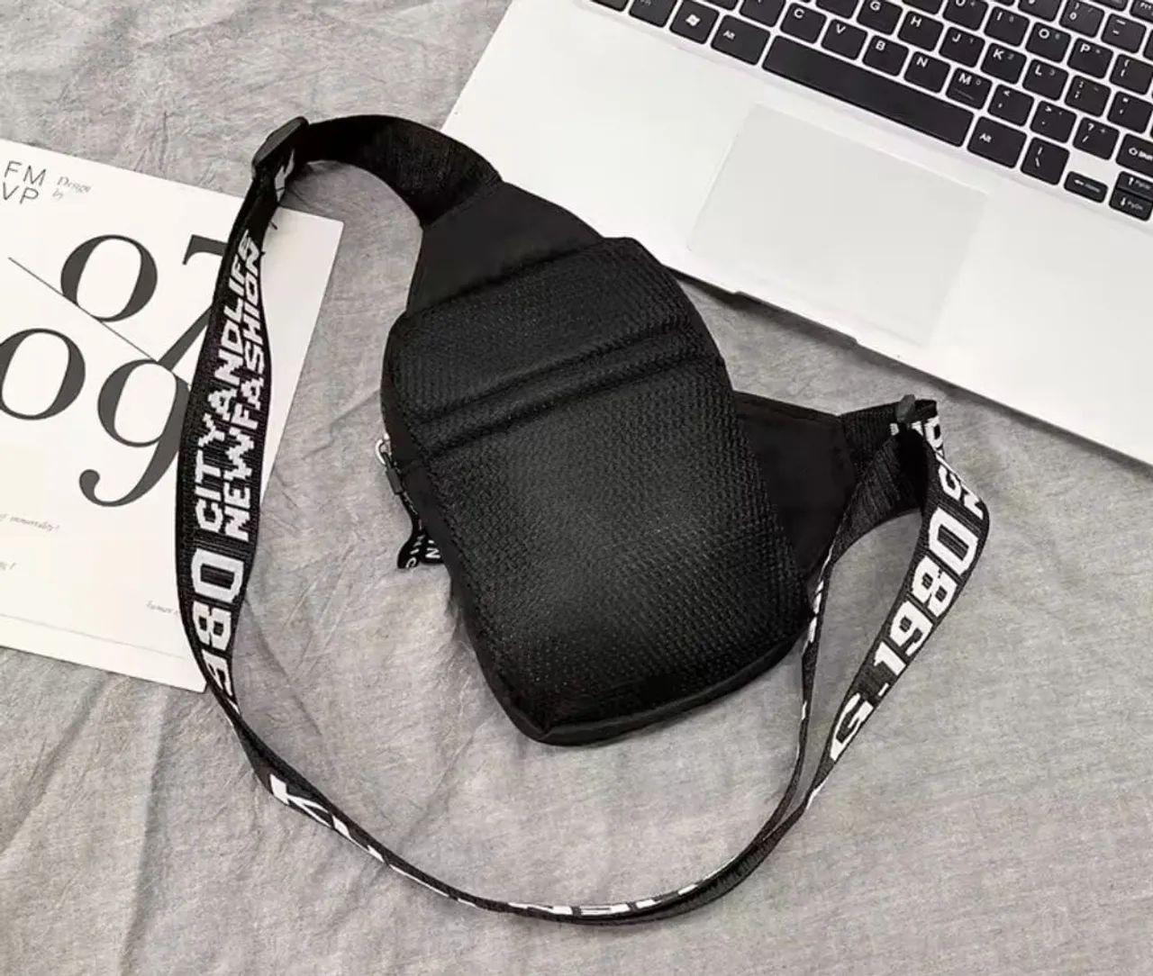 Bolsa de Ombro Masculina - Foto 2