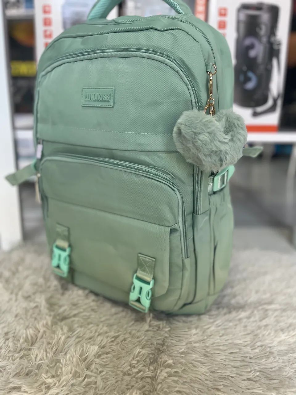 Mochilas femininas elegantes com chaveiro  - Foto 4