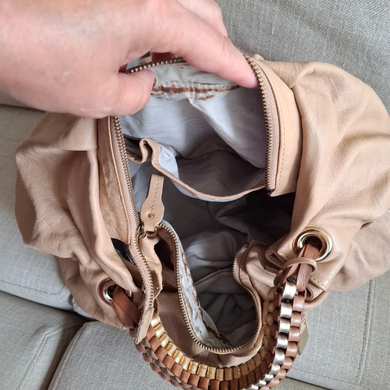 Bolsa de Ombro Bege couro Arezzo - Foto 2