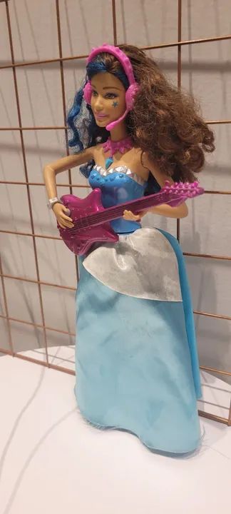 Amiga barbie filme rock'n royals  - Foto 4