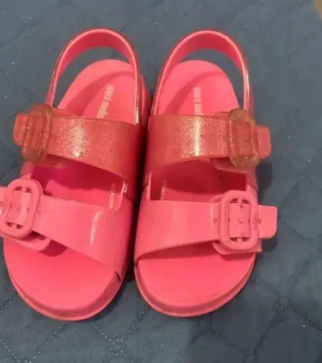 Duas sandálias Melissa tamanho 25  - Foto 2