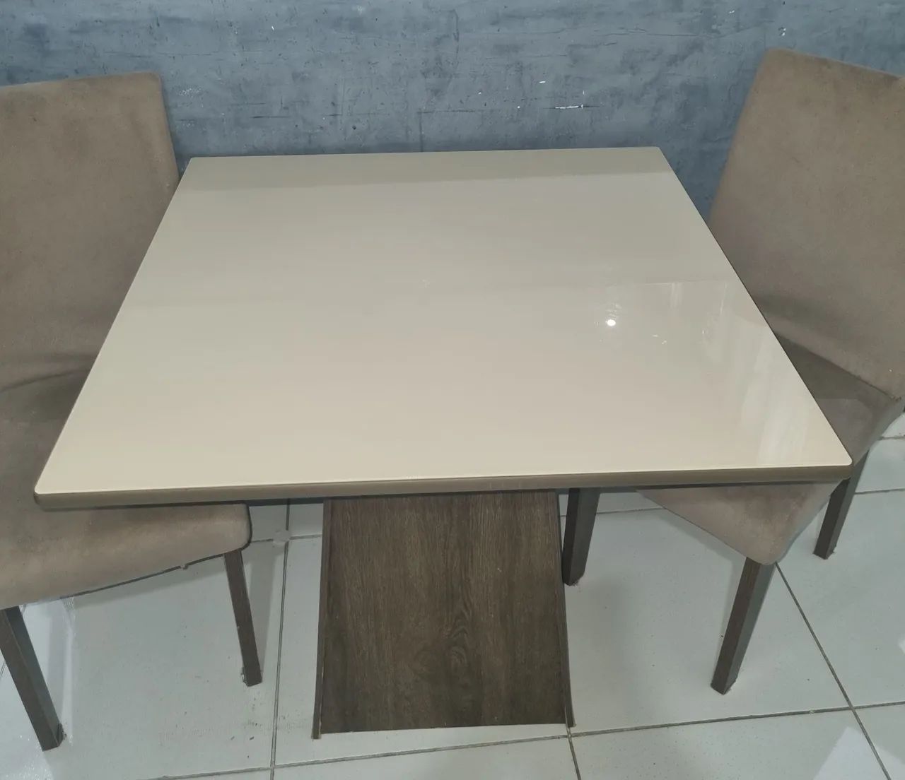 Mesa, com 2 cadeiras  - Foto 2