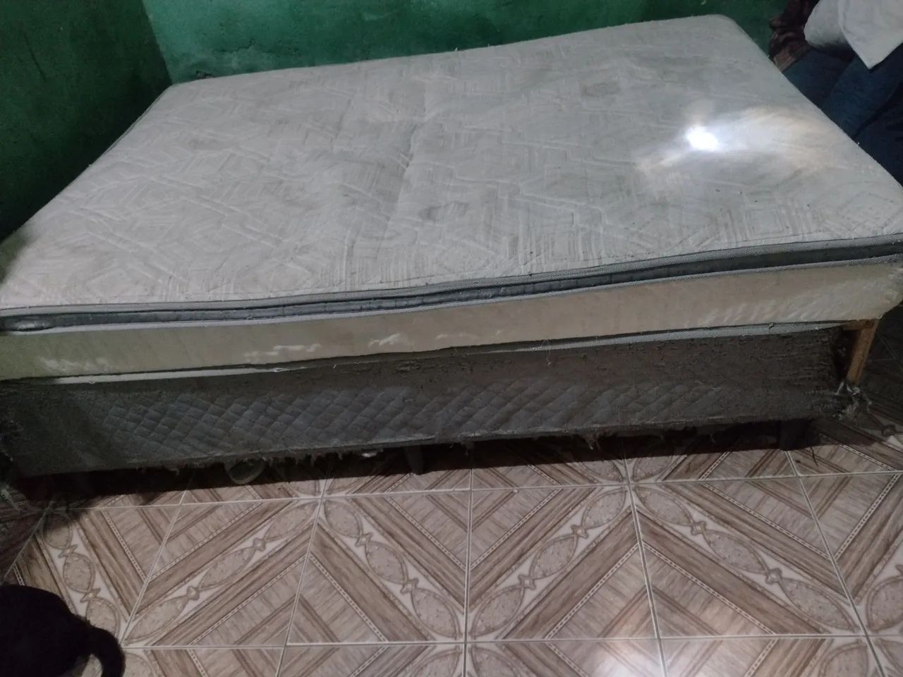 Cama de casal.box mola ensacada marcas de uso no laste de madeira  - Foto 2