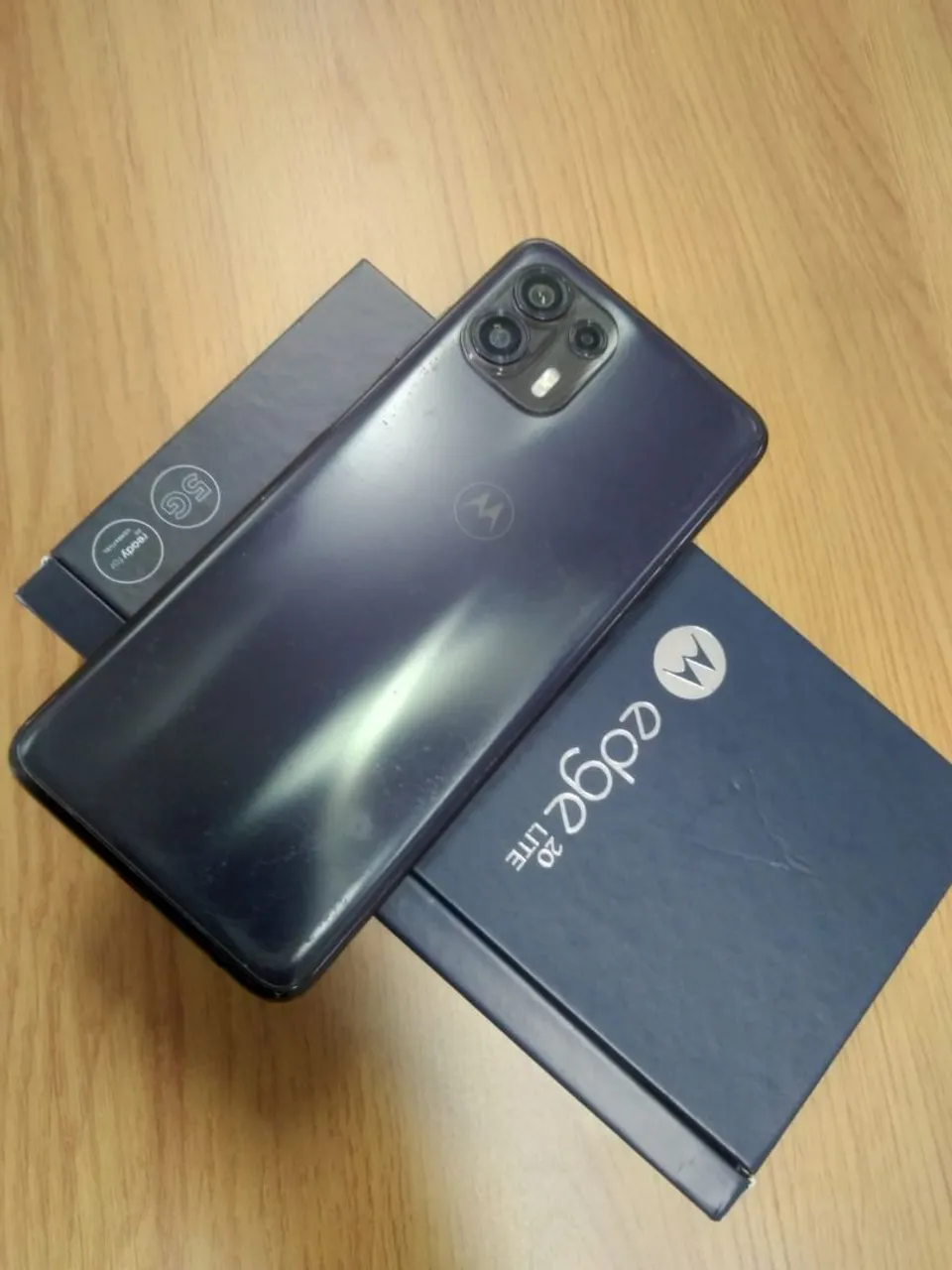 Edge 20 lite 128gb tela p-oled dual chip top não trava aceito troca com volta