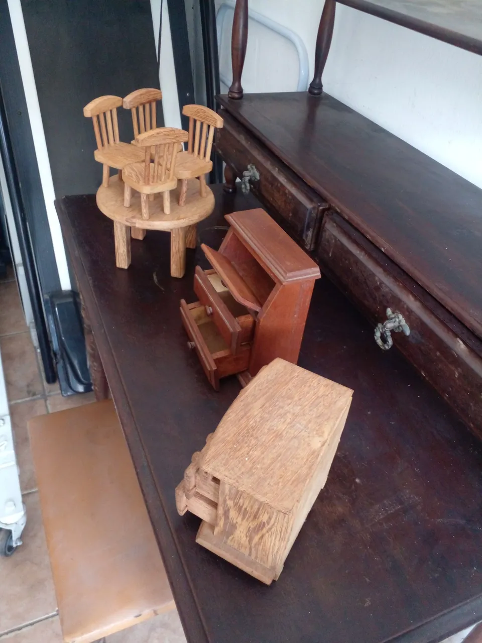 Miniatura de Móveis de Madeira - Decoração