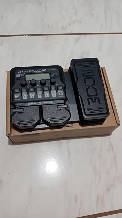 Pedaleira Zoom G1 X Four