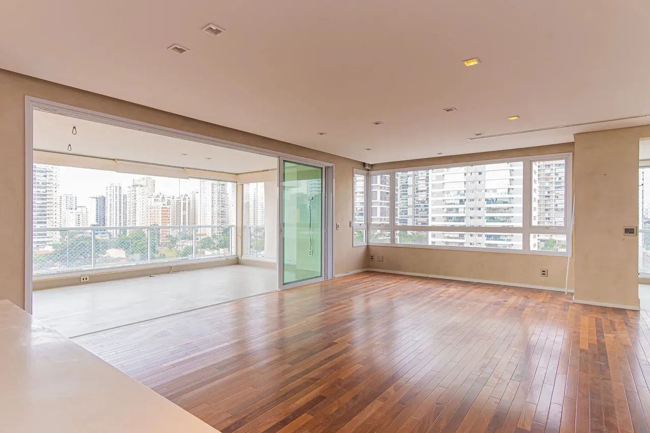 Imóvel para aluguel possui 225 metros quadrados com 3 quartos em Cidade Monções - São Paul