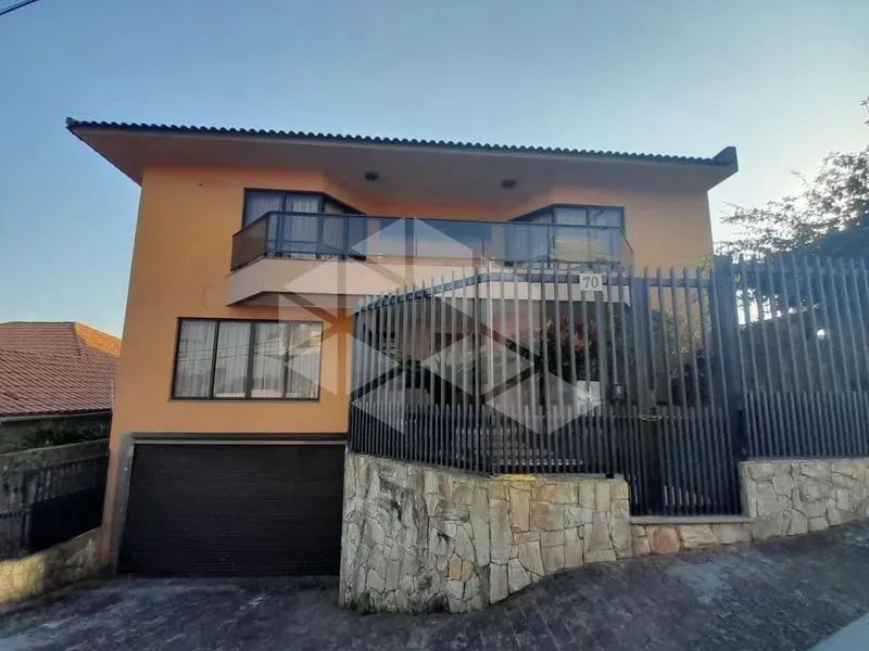 Casa para alugar de 3 suítes com 320m² no bairro Itaguaçu em Florianópolis