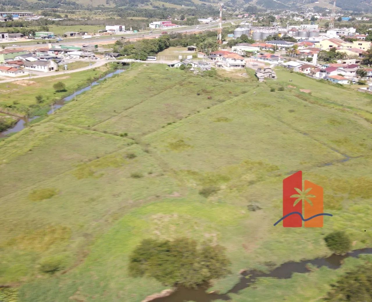 Terreno de 3,5 Hectares com Fazenda Solar à Venda no Centro de Paulo Lopes  SC - Foto 3