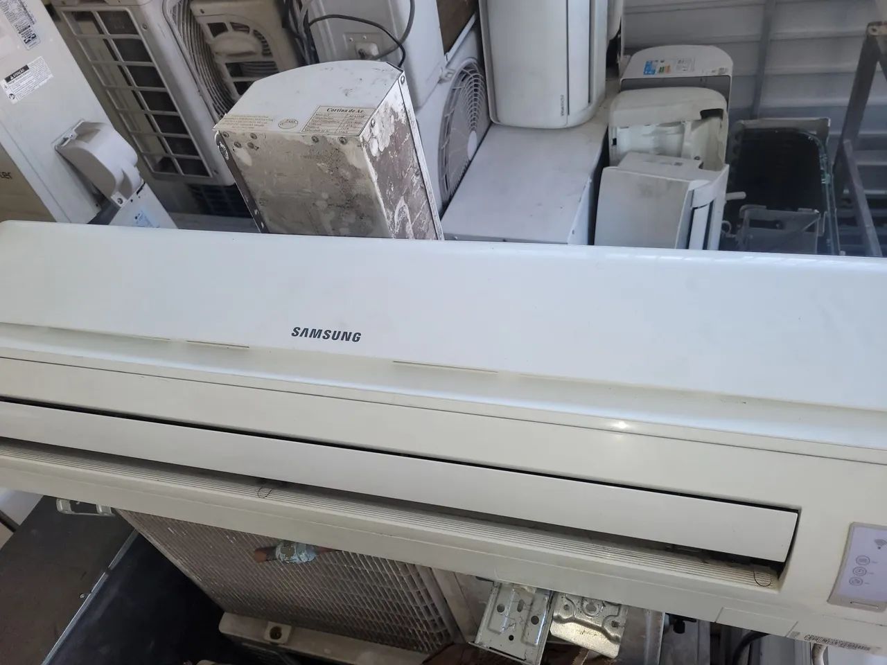 Tecnico / Auxiliar com prática em  Ar condicionado 