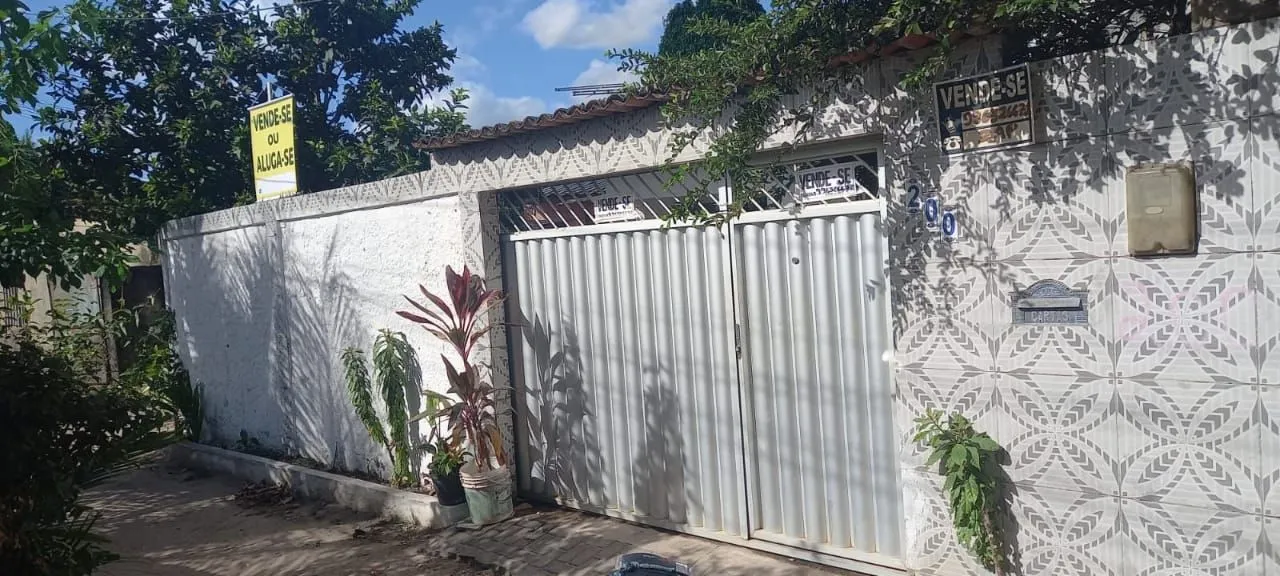 Vendendo essa enorme casa no precinho. Fica próximo de tudo e em frente a faculdade