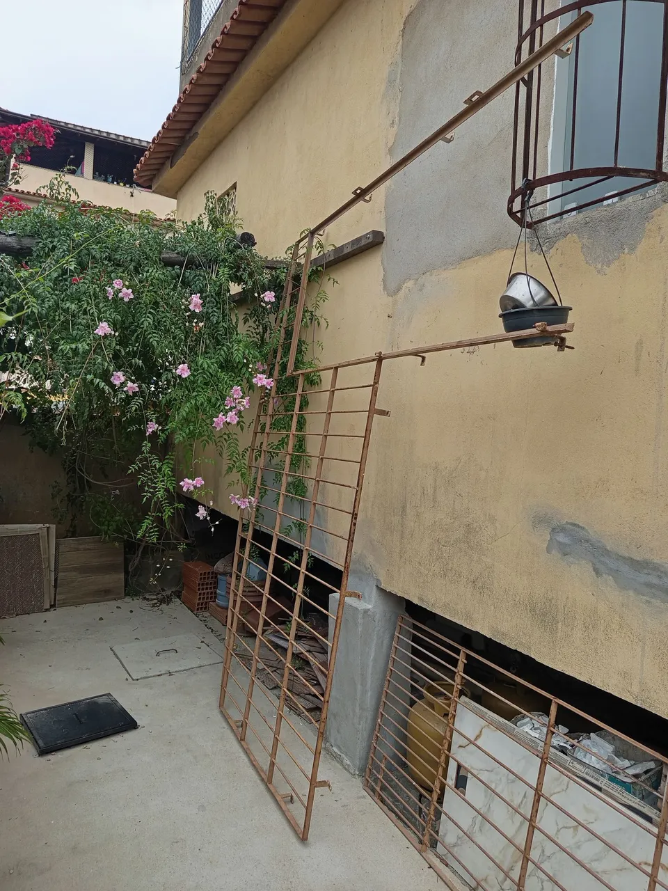 Janelas e grades de aço para segurança