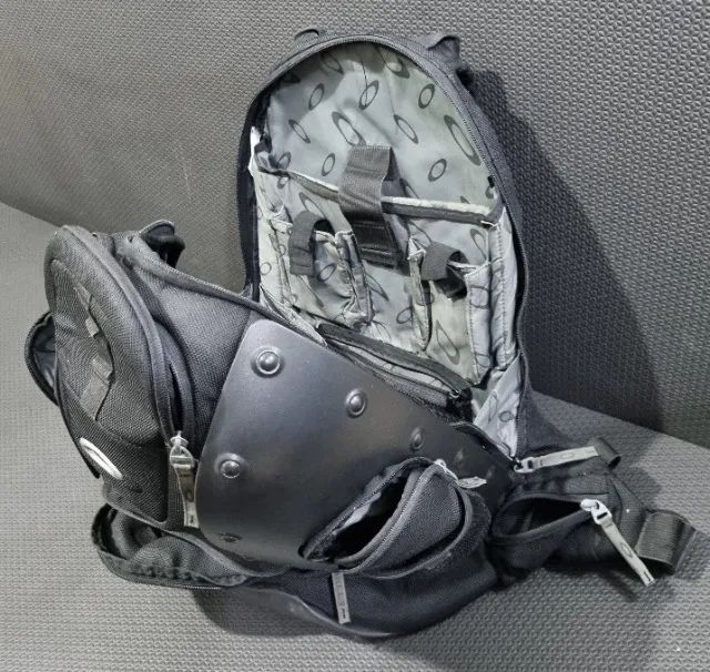 Mochila Oakley Hardshell (importada do Japão) - Foto 4