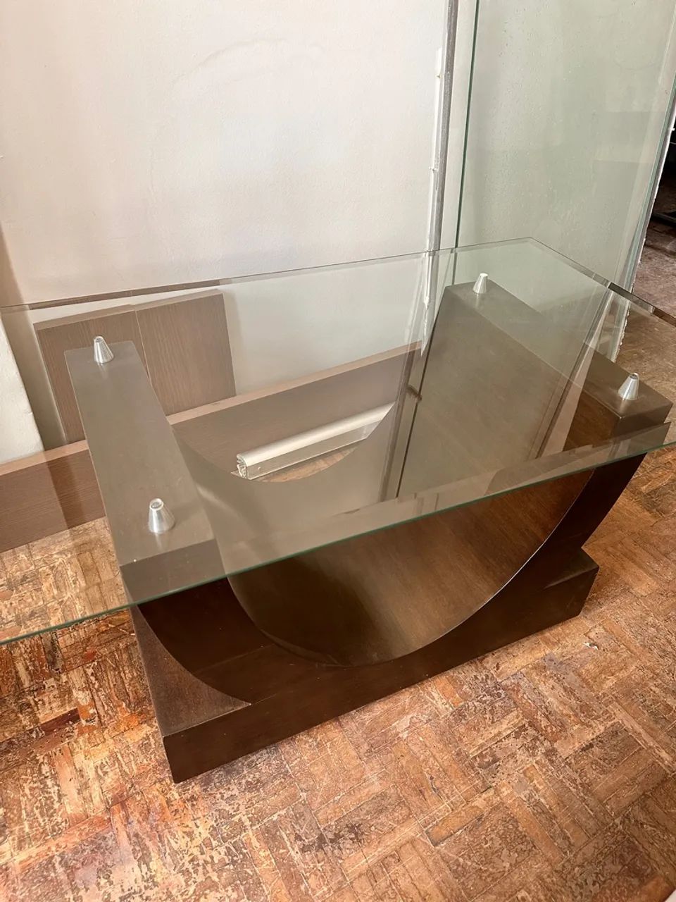 Mesa de centro em U com tampo de vidro - Foto 2