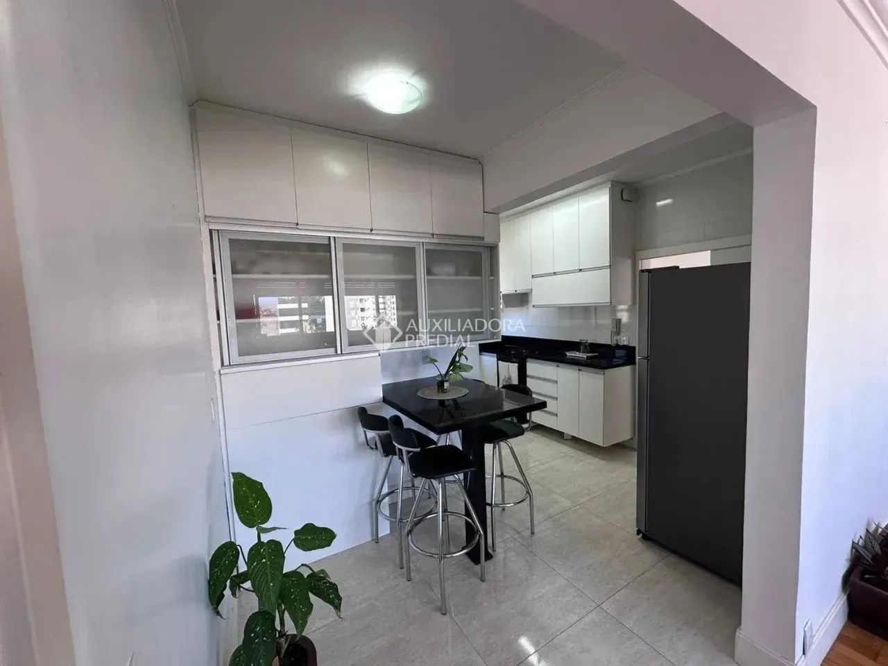 Imóvel para venda possui 106 metros quadrados com 3 quartos em Independência - Porto Alegr - Foto 2