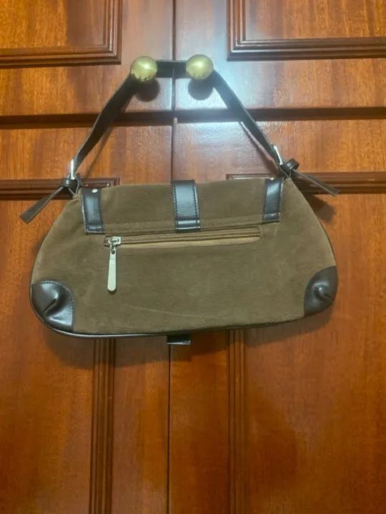 Bolsa de Ombro Marrom em camurça com detalhes em couro - Foto 4