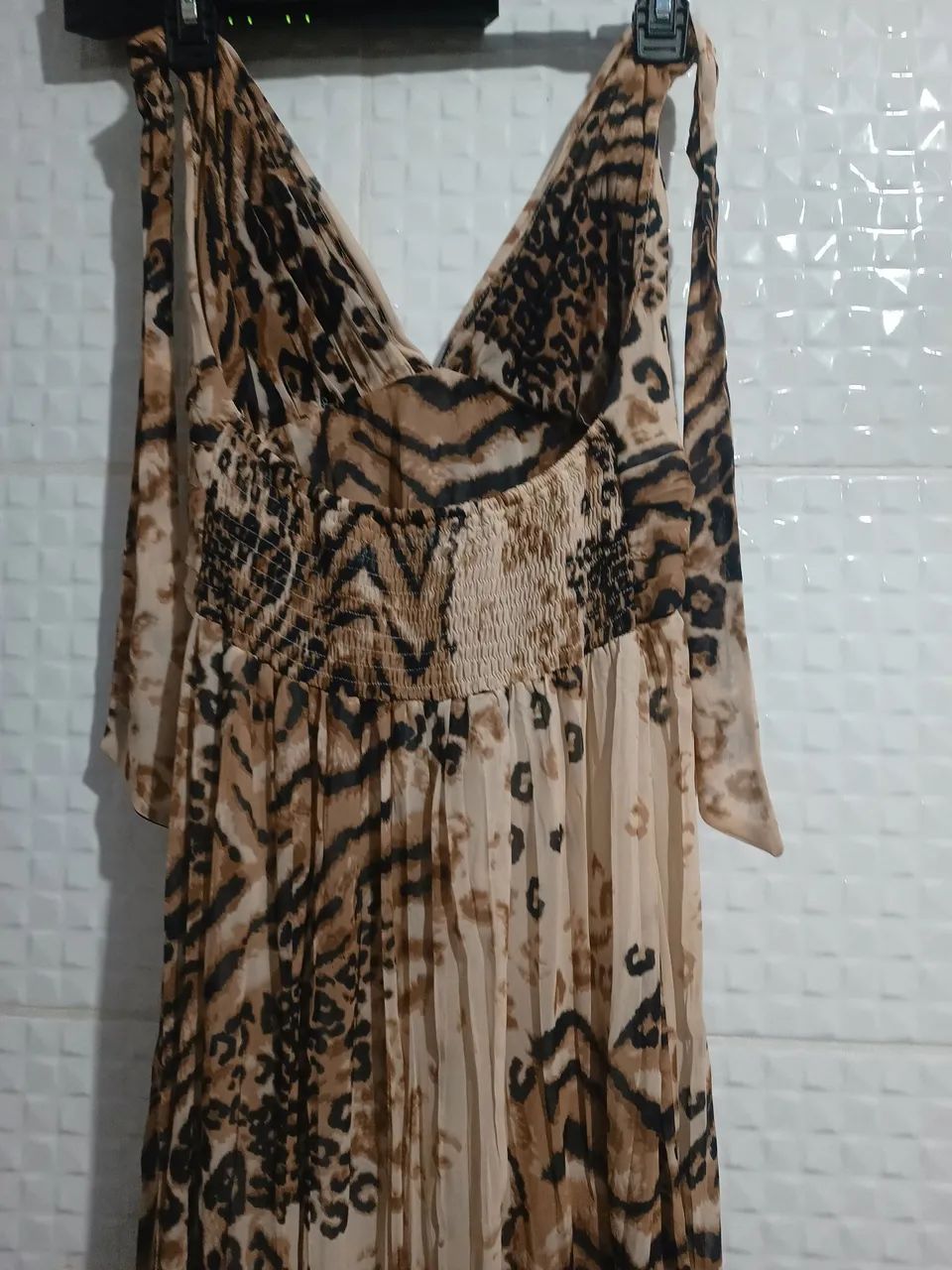 Vestido lindo tipo seda amarrar no pescoço, com lastek atrás  - Foto 3