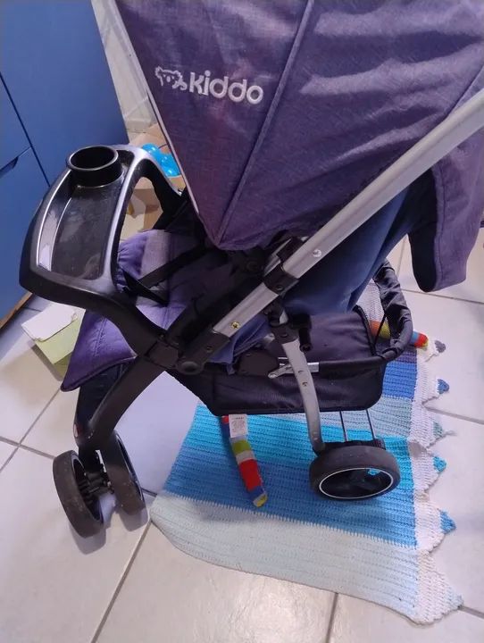 Carrinho de bebê com bebê conforto  - Foto 3