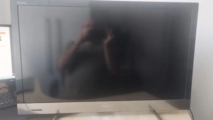 Tv Sony Bravia KDL-32EX525 com defeito na tela.