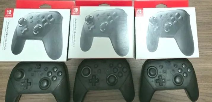 Official Pro Controller (3 available)64717108067073120