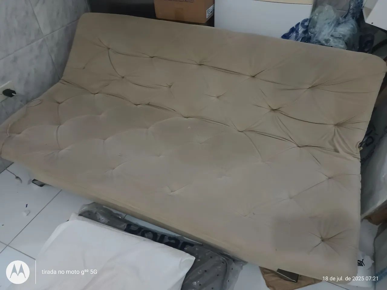 Sofá Cama Bege Acolchoado