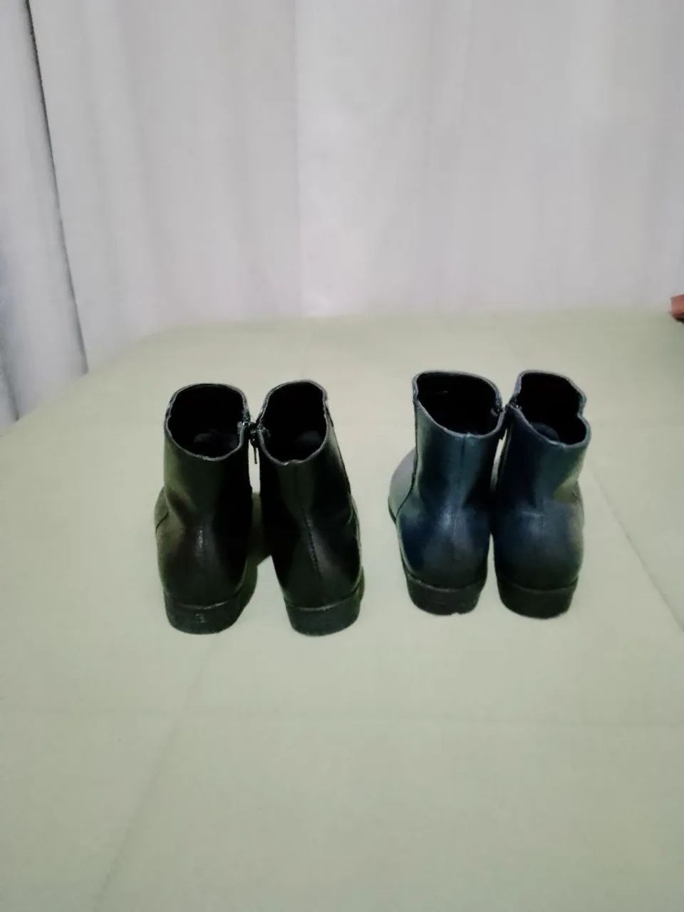Duas botas femininas,tamanho 35, muito bem conservadas - Foto 4
