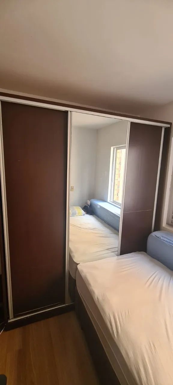 Armário 3 Portas com Espelho, MDF, Prateleiras e Suporte para Cabides - Usado