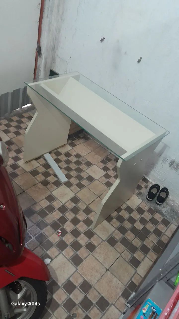 Mesa de centro em vidro e madeira - Foto 3