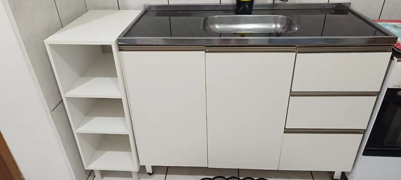 Armário de cozinha e Pia de Mármore da marca Forminox com cuba de Aço Inox.