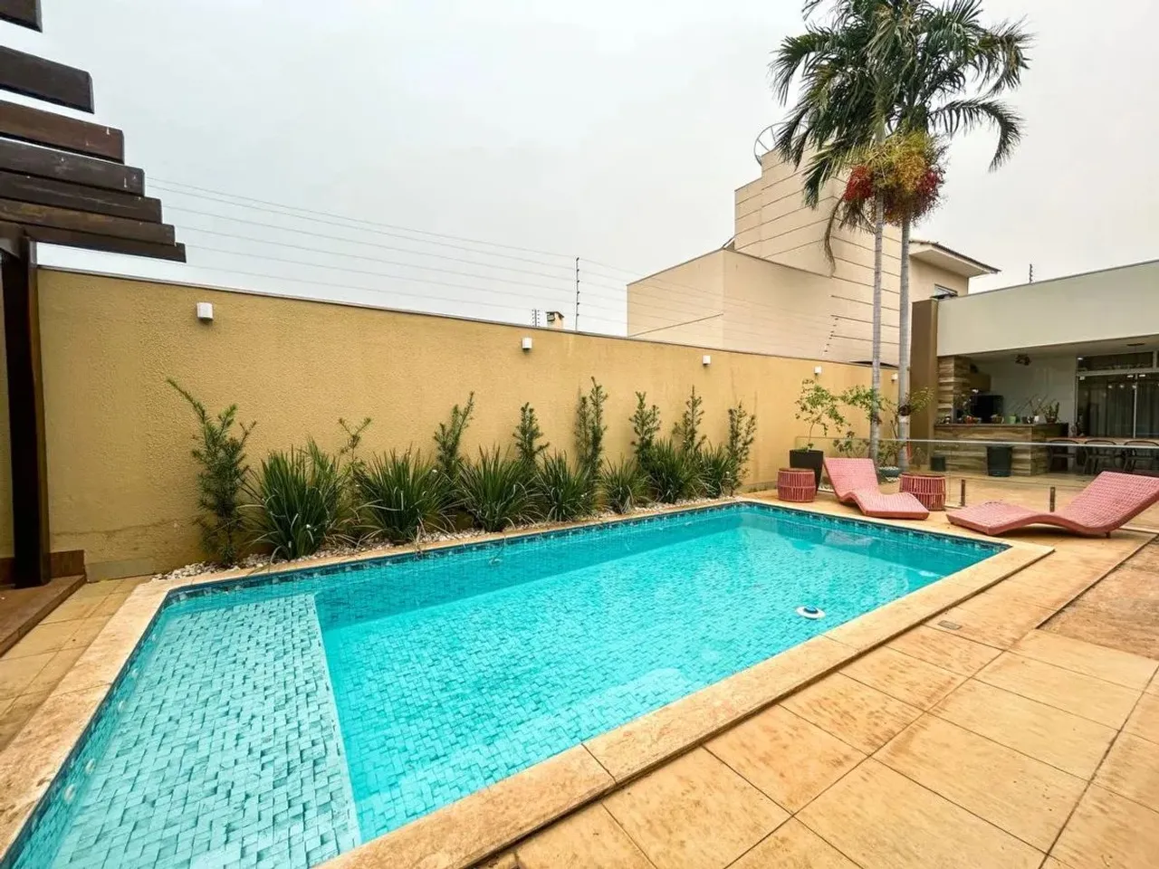 Casa tipo para venda com 2 quartos, sendo 1 suíte, 214m²