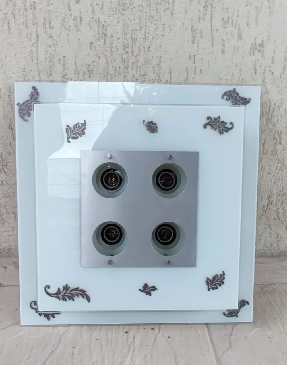 Luminária de vidro com 4 lâmpadas