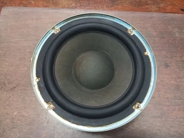 Torro sub 6 polegadas Panasonic 50 w RMS toca bem ocupa pouco espaço por 100 reais vista p