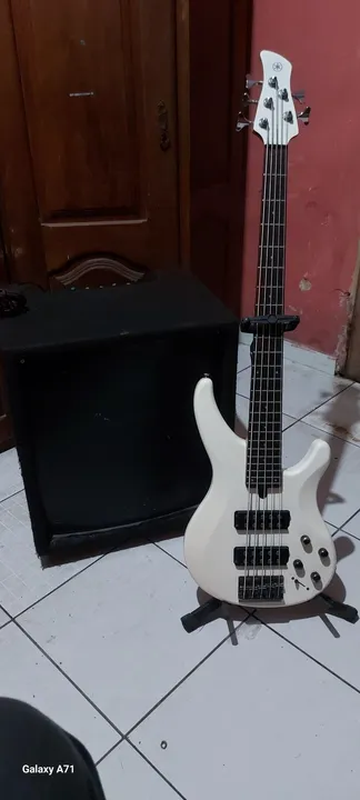 Contra Baixo 5 Cordas Yamaha Trbx305 Wh Branco e Cubo Stane BS150