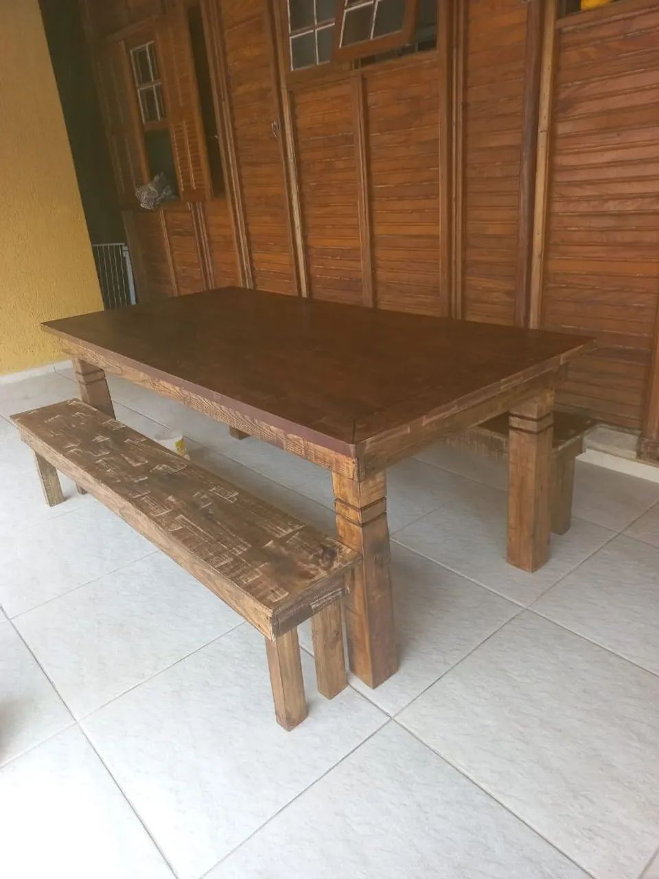 Mesa de jantar rústica com bancos - Foto 2