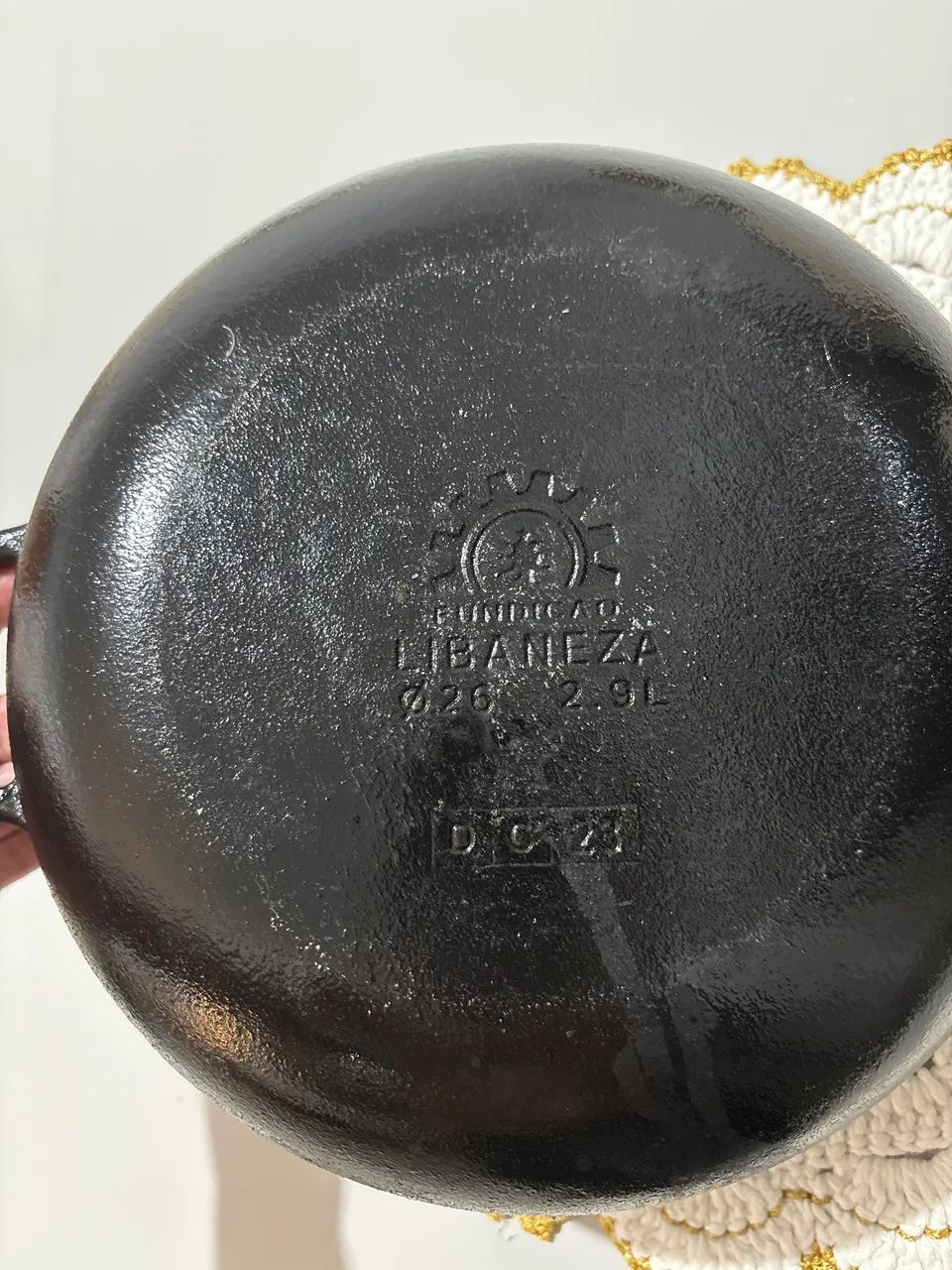 Travessa de ferro fundido redonda - 2,5 litros - Foto 3