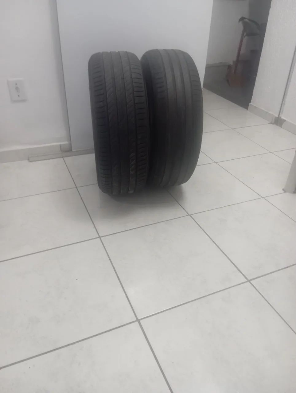 Vendo pneu aro 17 michelan - Foto 4
