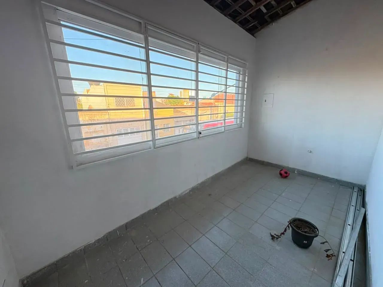 CASA PRIMEIRO ANDAR 2/4 QUARTOS - POÇO