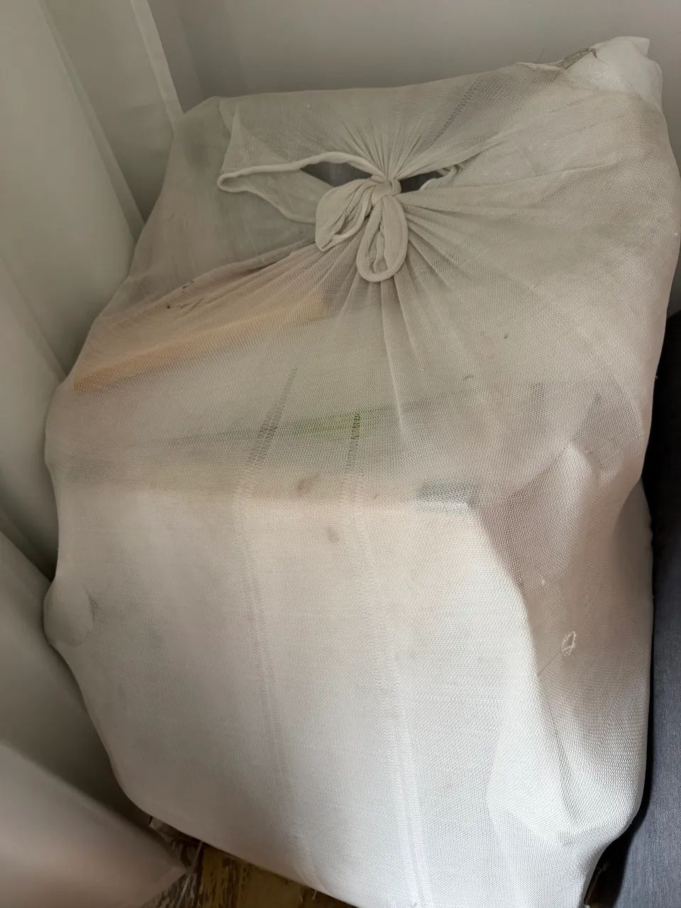Vendo sofá de amamentação com puf novo  - Foto 3