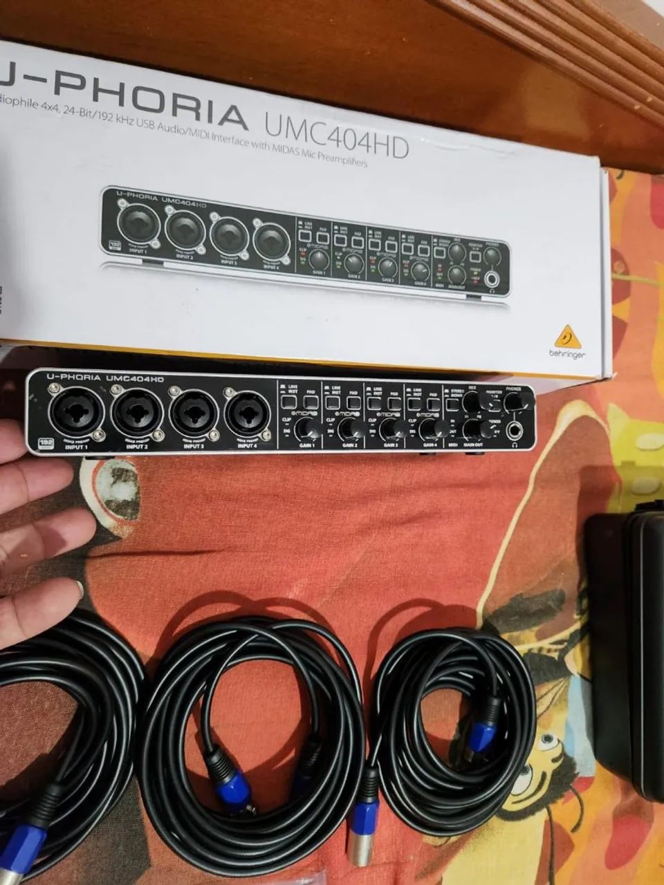 Kit de Interface de Áudio Behringer U-Phoria modelo UMC404HD com microfones  - Foto 2