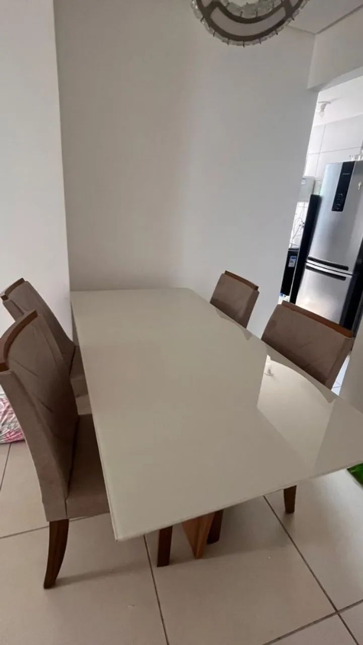Vende-se mesa com 4 cadeiras  - Foto 2