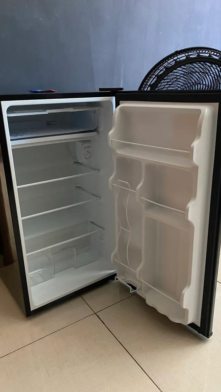 Frigobar Midea 93 litros Preto  - Foto 4