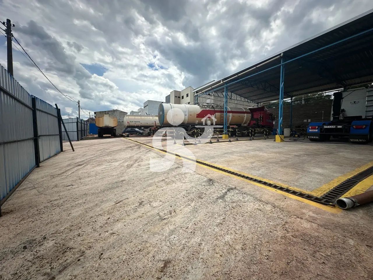 Barracão Industrial com Piso de Concreto Reforçado e 1108m²! Ideal para Transportadoras e  - Foto 3