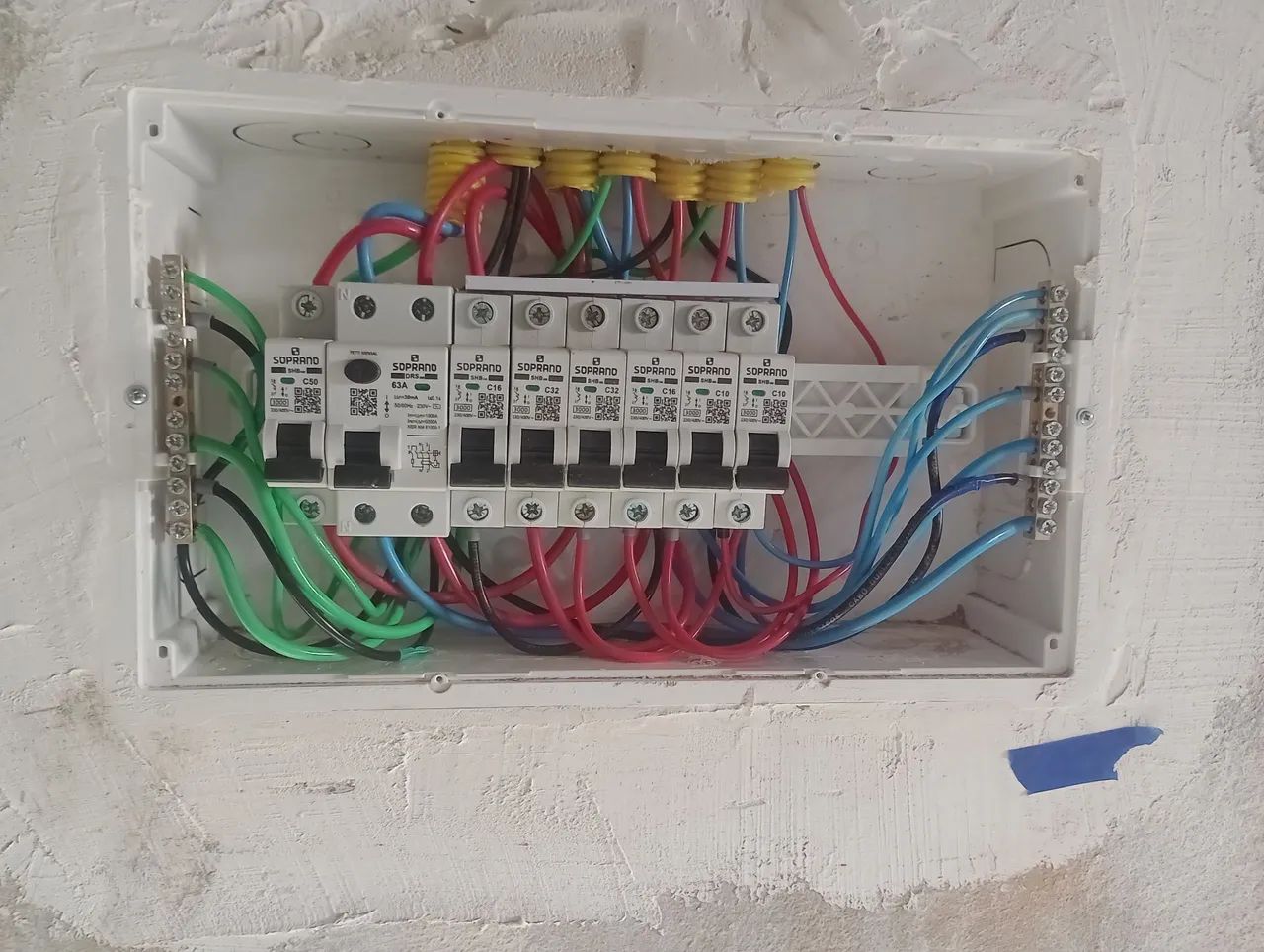 PEDREIRO/ENCANADOR/ELETRICISTA